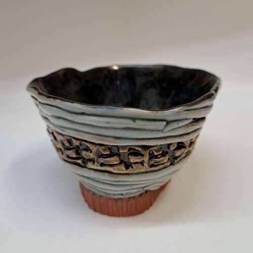 Click to view detail for SL-499 Bowl, Porcelain Free-form Coil $75
